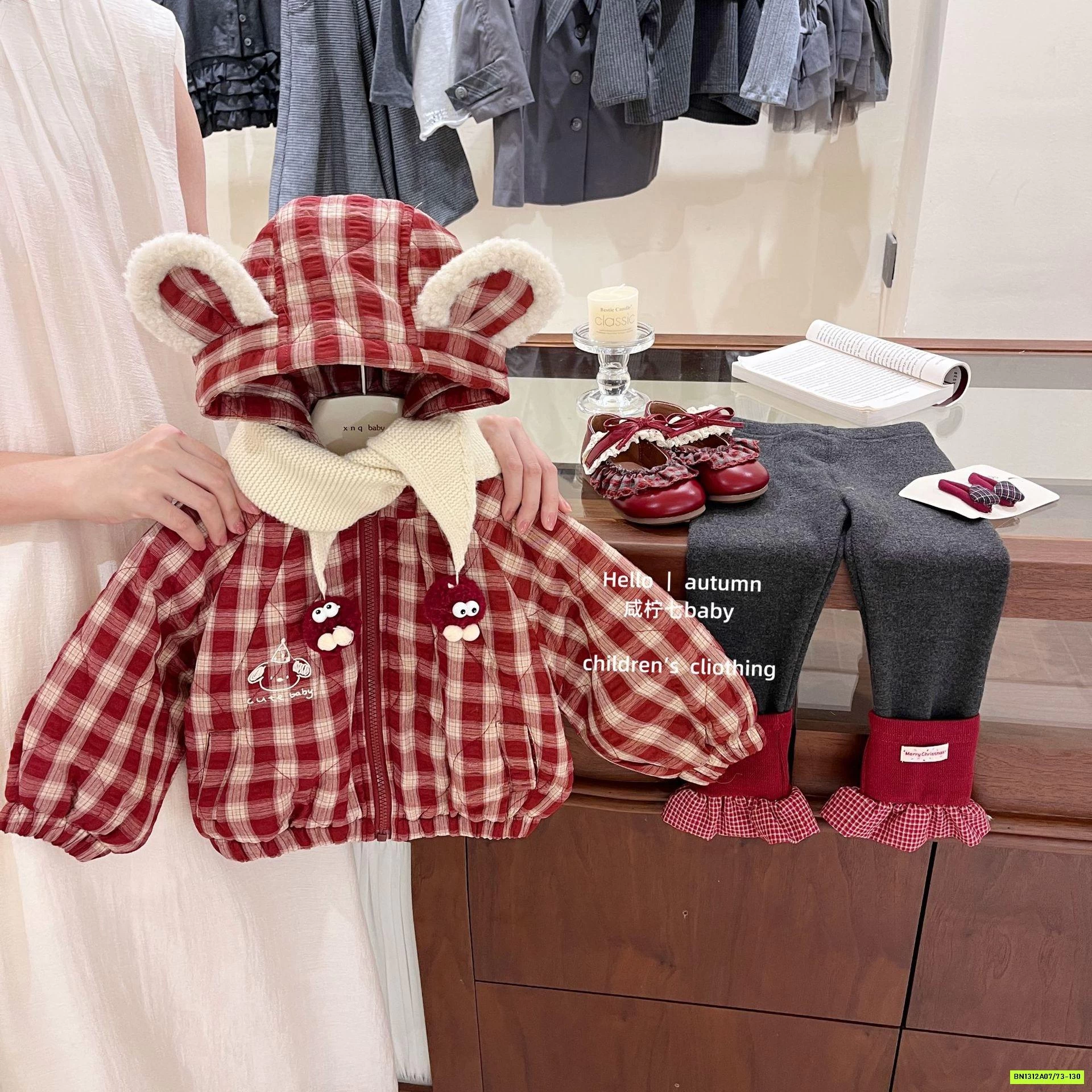 KHOÁC PHAO CARO ĐỎ MIX LEGGING