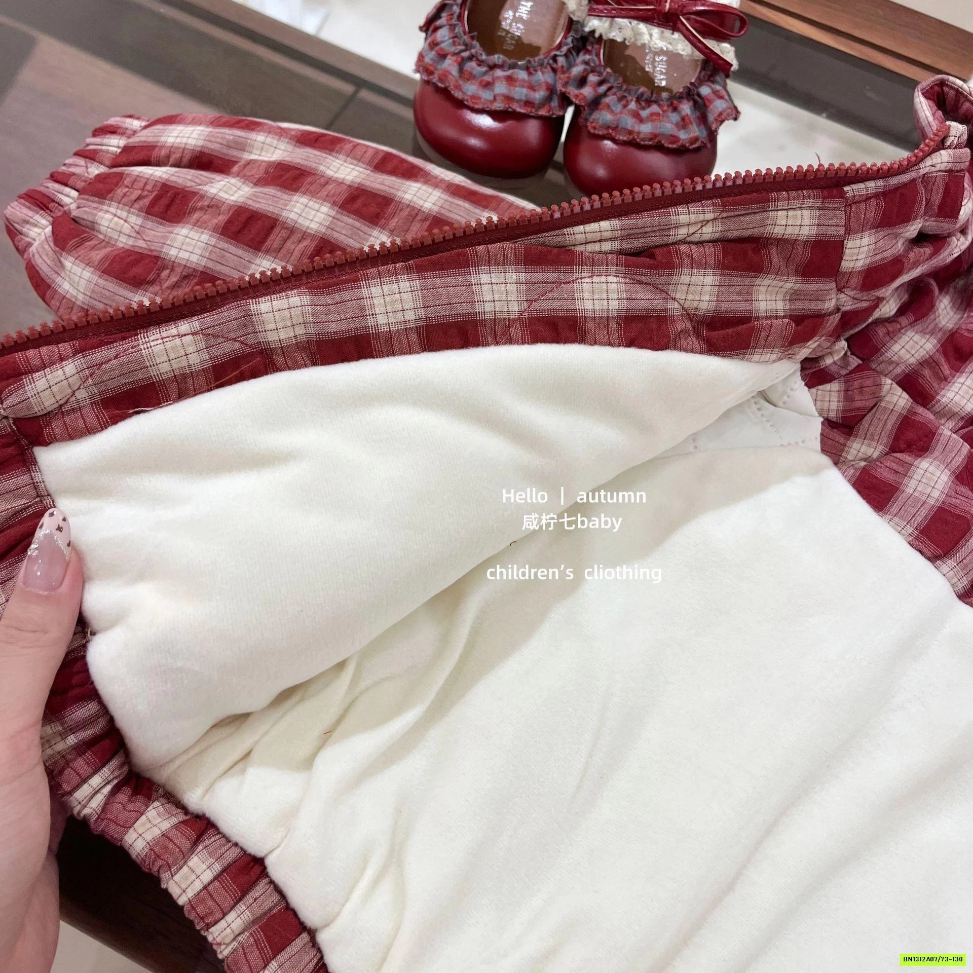 KHOÁC PHAO CARO ĐỎ MIX LEGGING