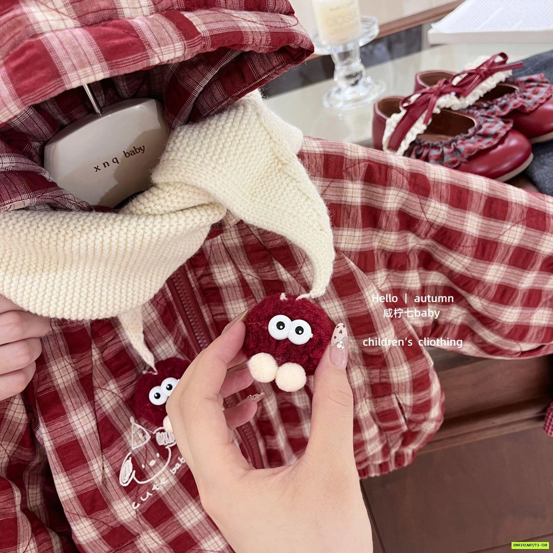 KHOÁC PHAO CARO ĐỎ MIX LEGGING