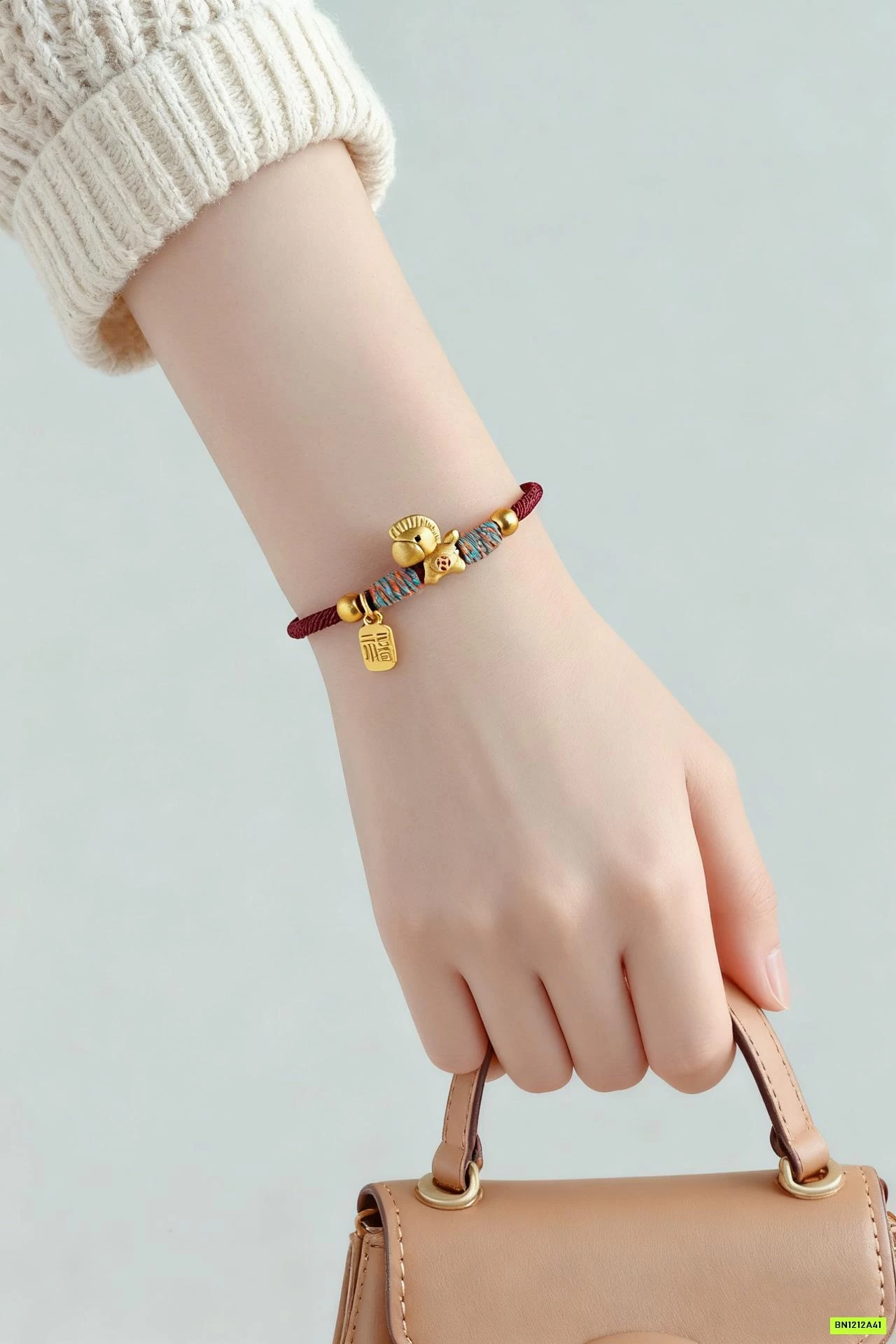 VÒNG TAY CHỈ ĐỎ MAY MẮN