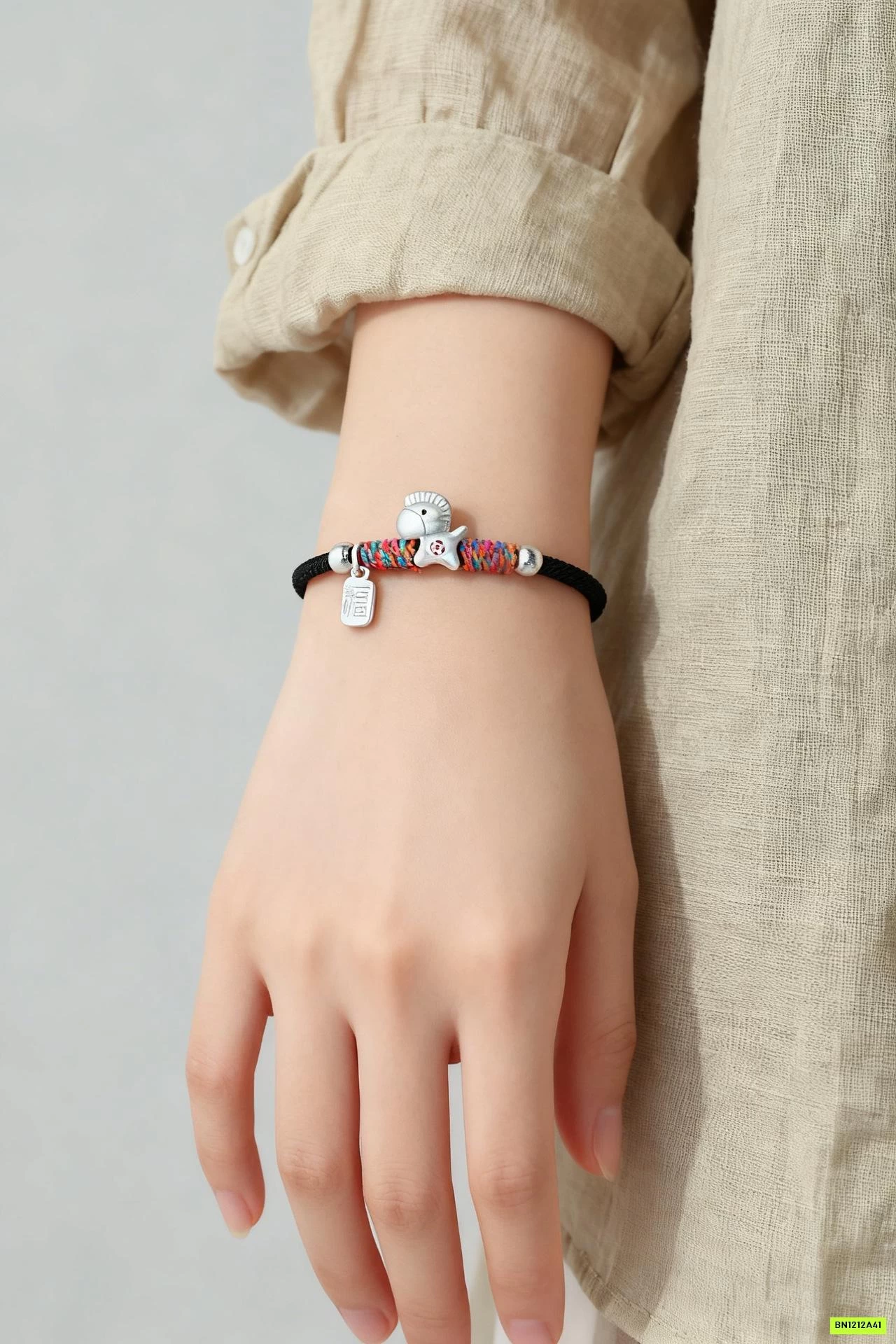 VÒNG TAY CHỈ ĐỎ MAY MẮN