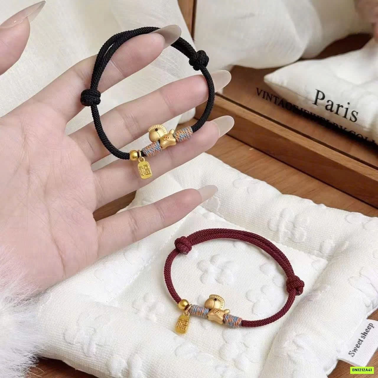 VÒNG TAY CHỈ ĐỎ MAY MẮN