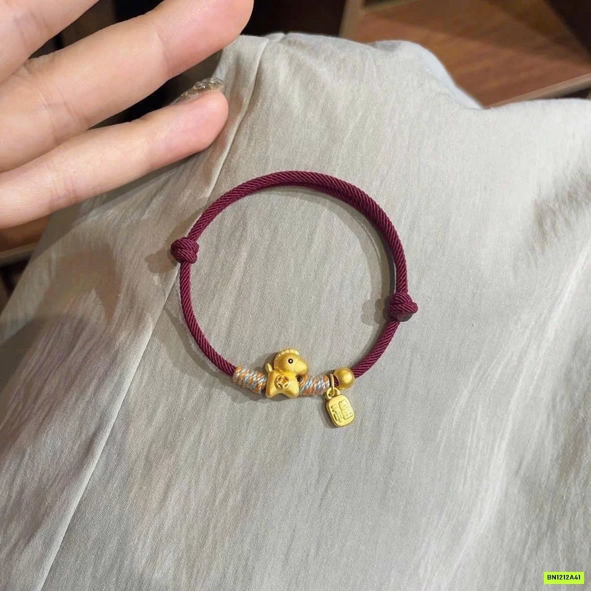 VÒNG TAY CHỈ ĐỎ MAY MẮN