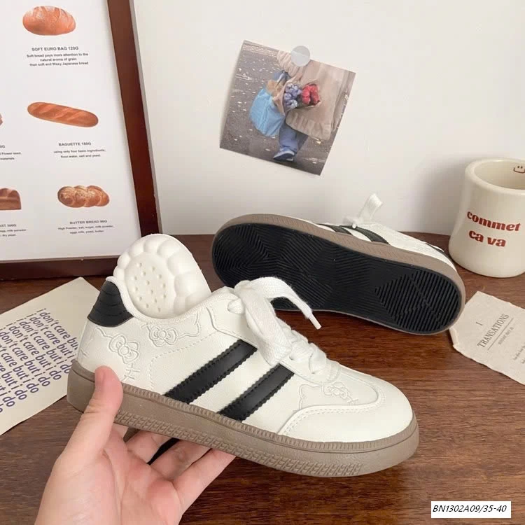 GIÀY THỂ THAO THÊU KITTY