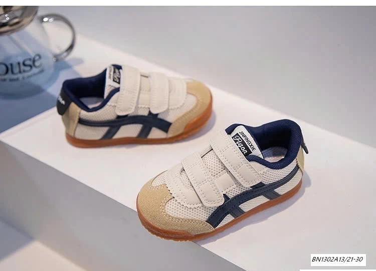 GIÀY THỂ THAO SỌC MÀU