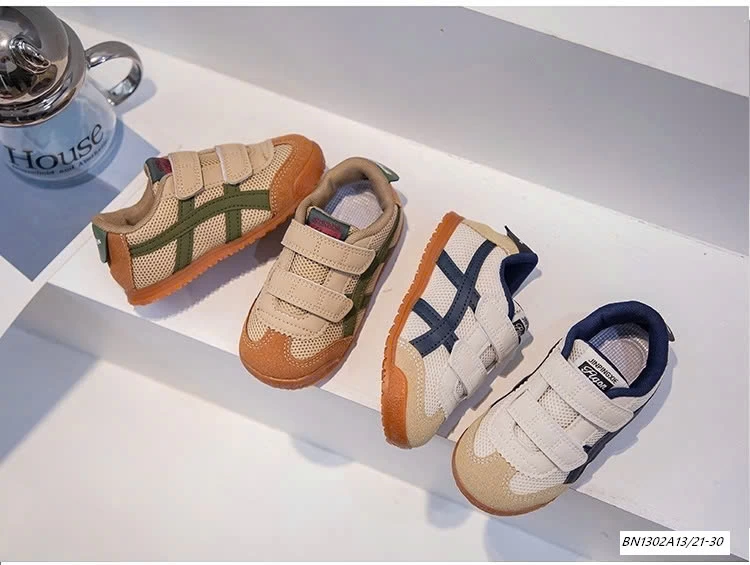 GIÀY THỂ THAO SỌC MÀU