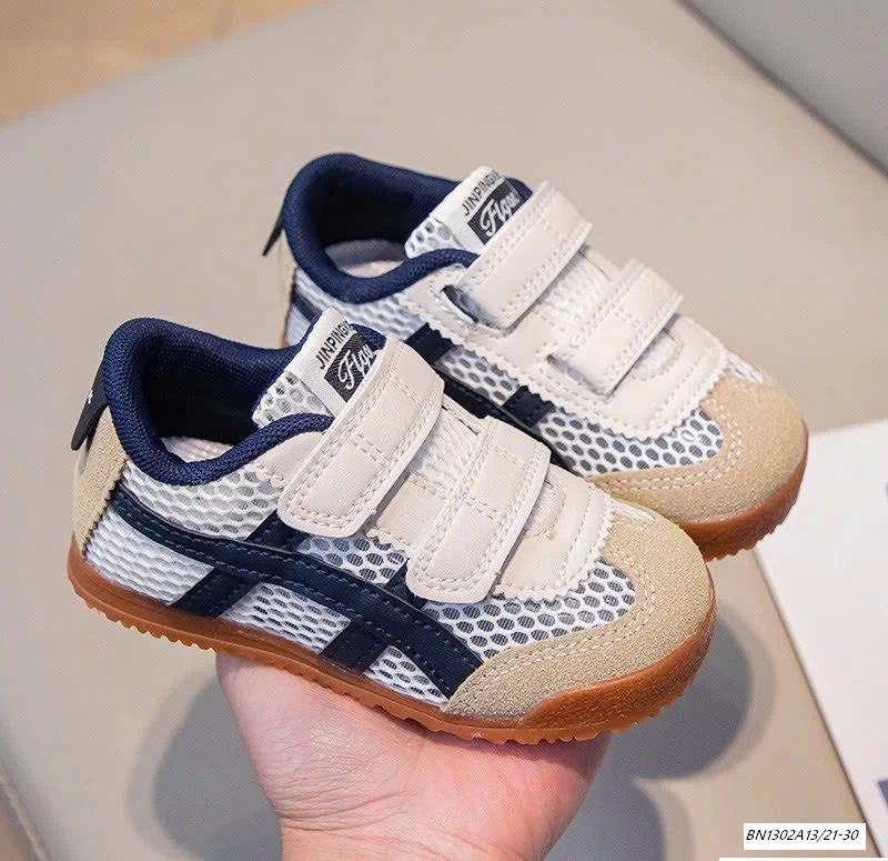 GIÀY THỂ THAO SỌC MÀU