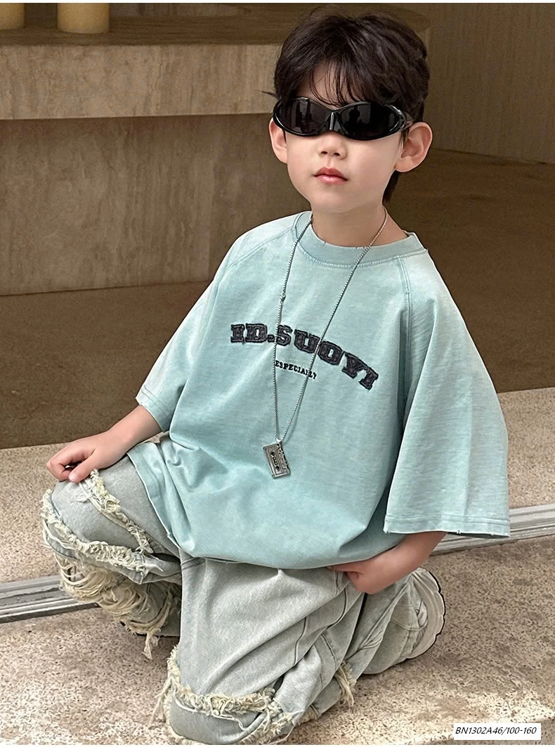 ÁO THÊU CHỮ MIX JEANS SUÔNG RÁCH