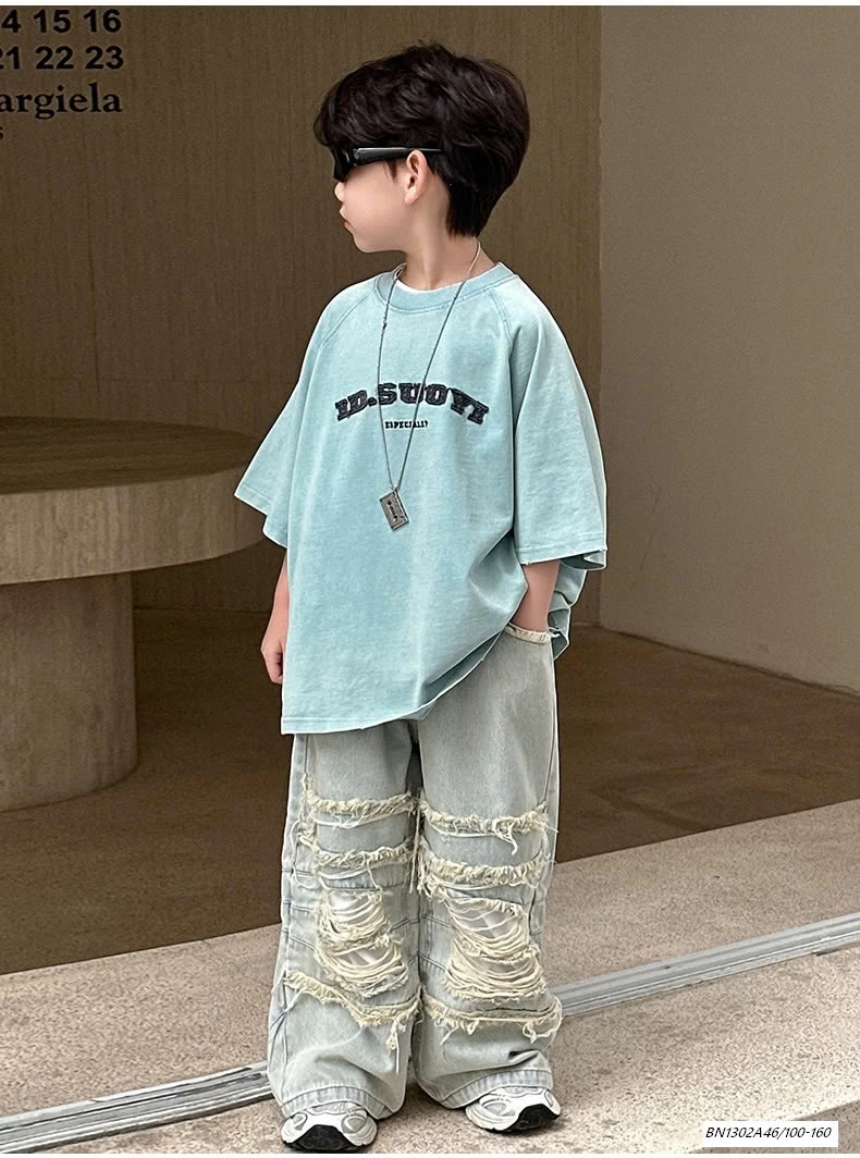 ÁO THÊU CHỮ MIX JEANS SUÔNG RÁCH