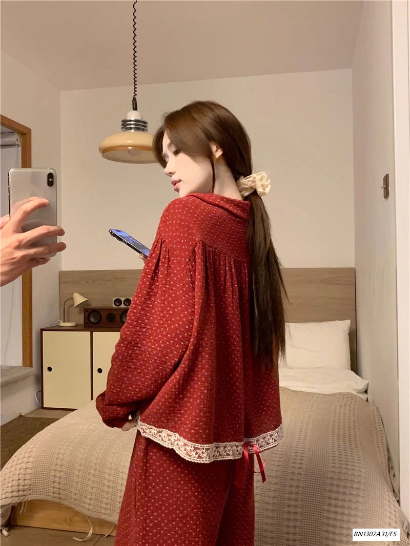 PIZAMA ĐỎ CHẤM BI