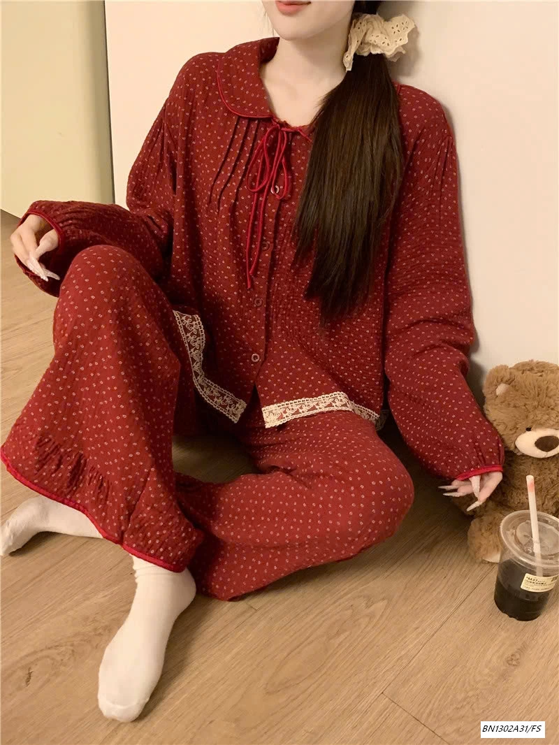 PIZAMA ĐỎ CHẤM BI
