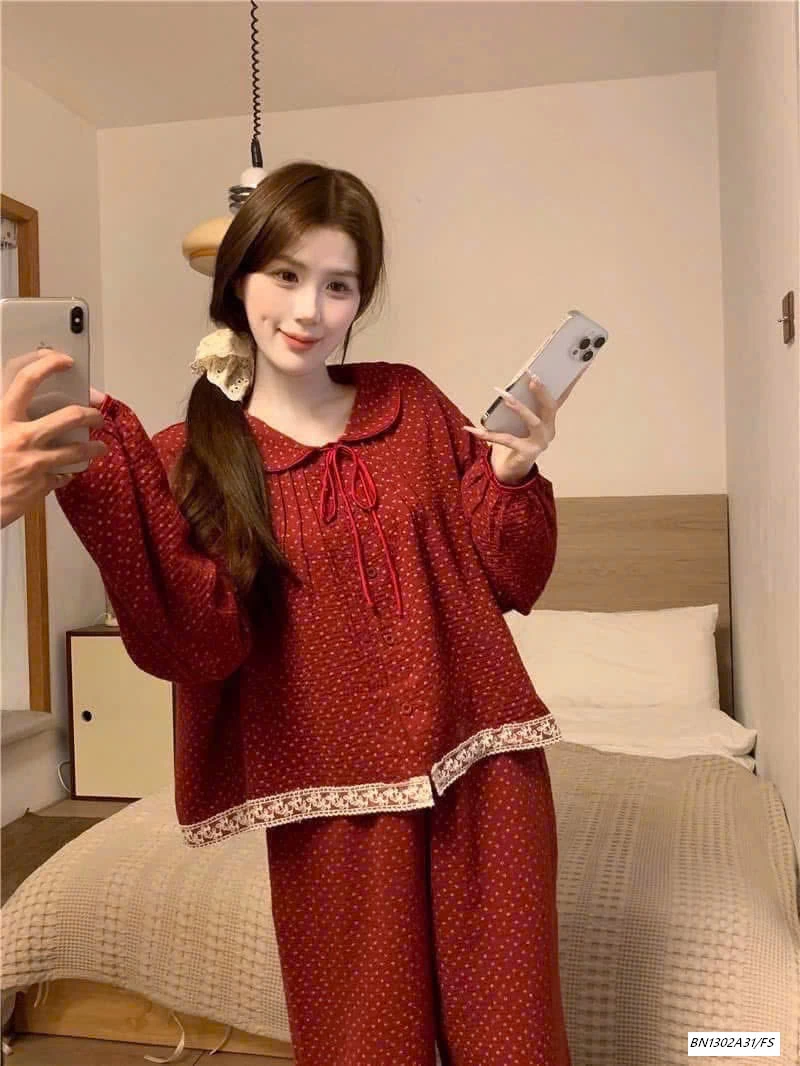 PIZAMA ĐỎ CHẤM BI