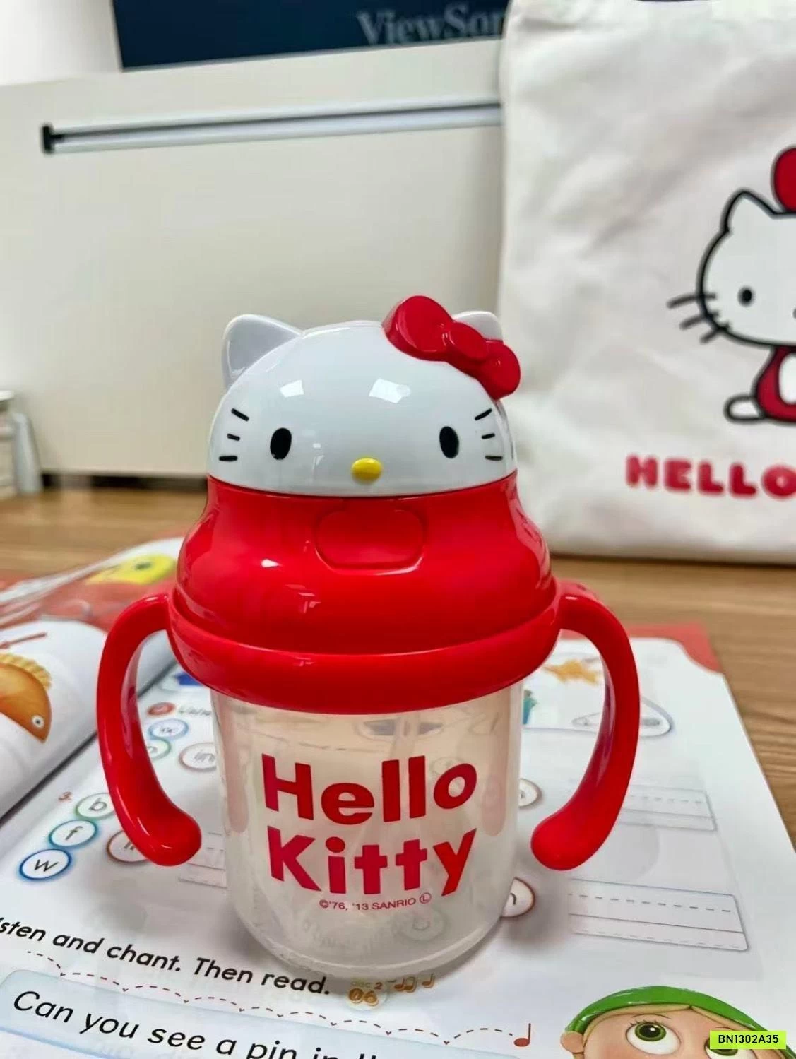 BÌNH NƯỚC HELLO KITTY