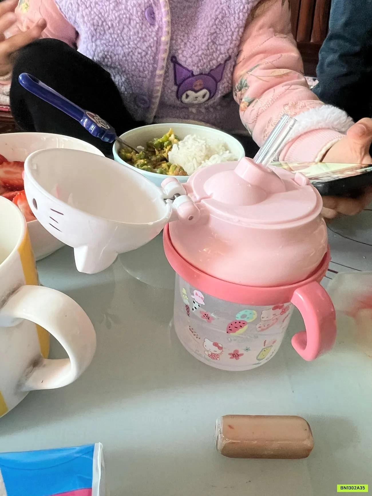 BÌNH NƯỚC HELLO KITTY