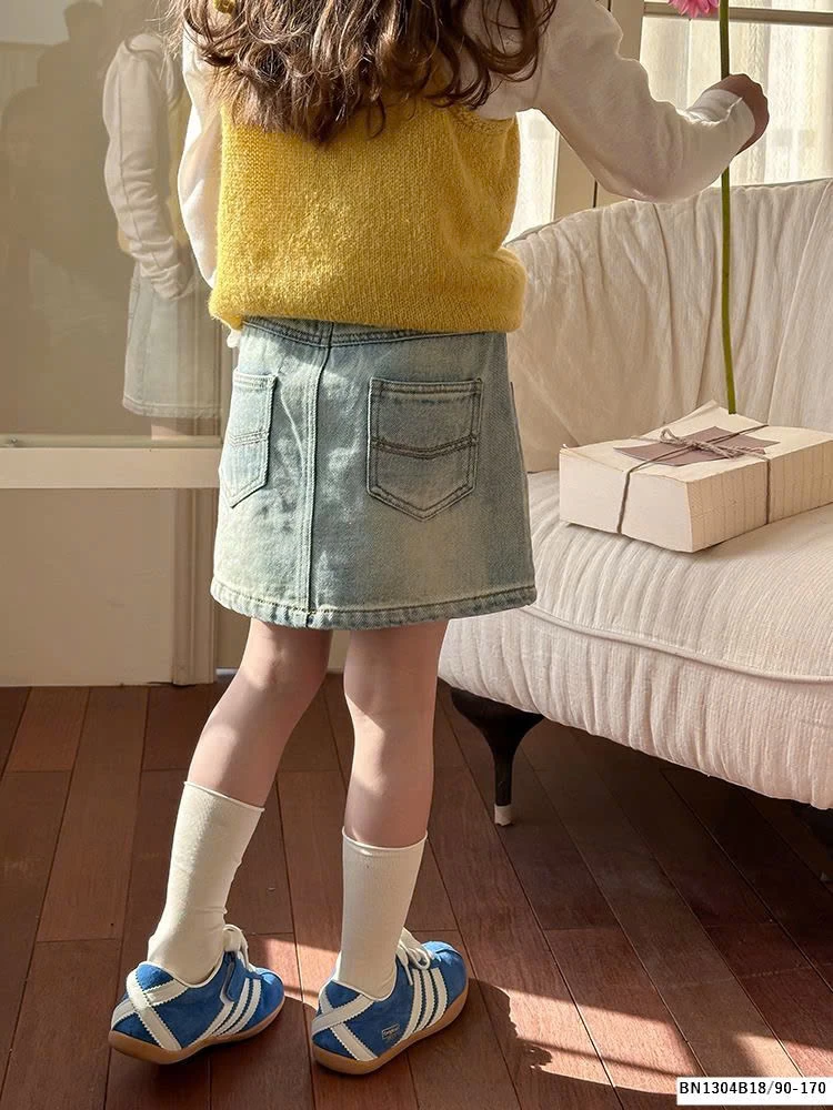 CHÂN VÁY JEAN CHỮ A BẠC MÀU AMBB  25A040