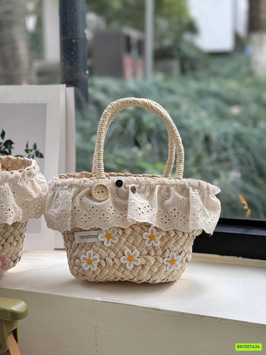 GIỎ CÓI GẮN HOA