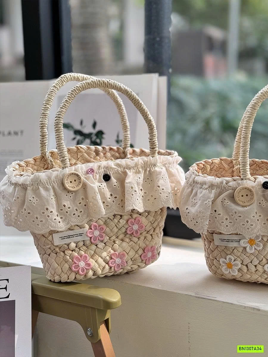 GIỎ CÓI GẮN HOA