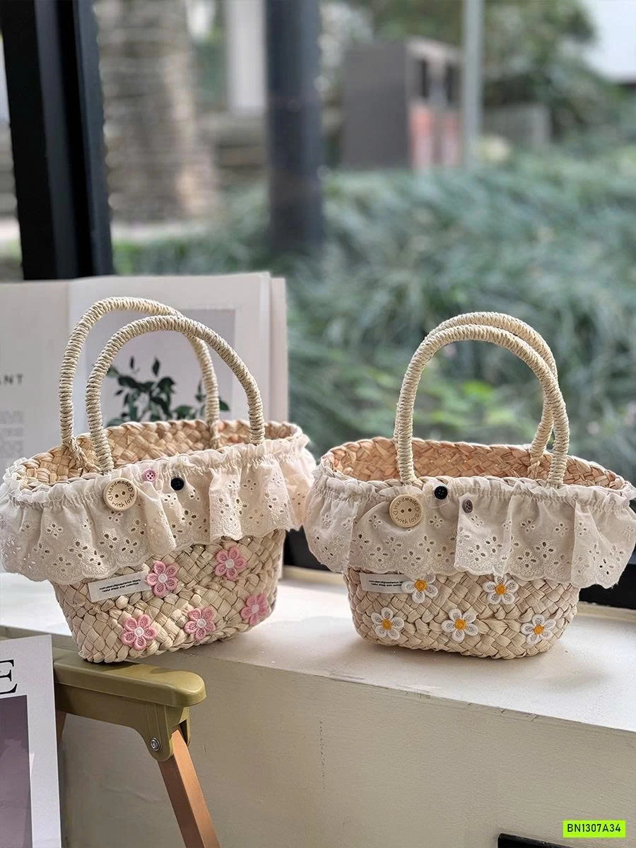 GIỎ CÓI GẮN HOA