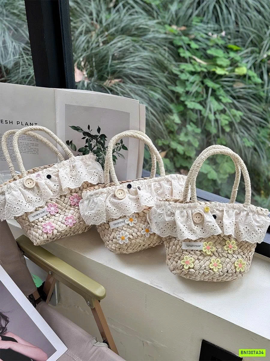 GIỎ CÓI GẮN HOA