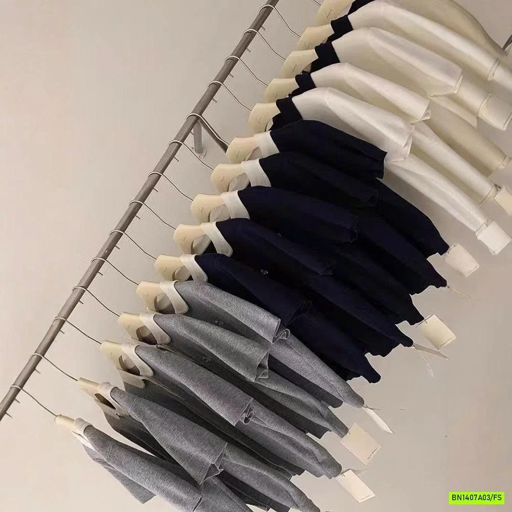 MONTOGHI CỔ SEN THÊU LOGO