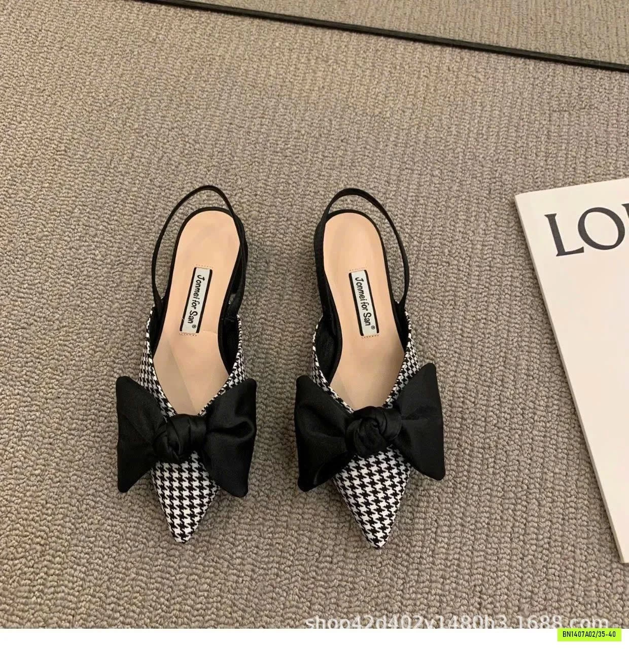 SANDAL MŨI NHỌN ĐÍNH NƠ
