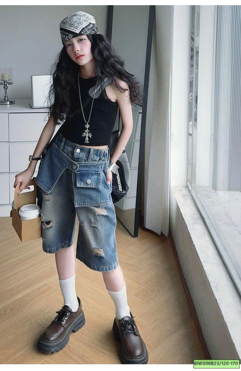 ÁO BALO ĐEN MIX QUẦN JEAN CÁ TÍNH