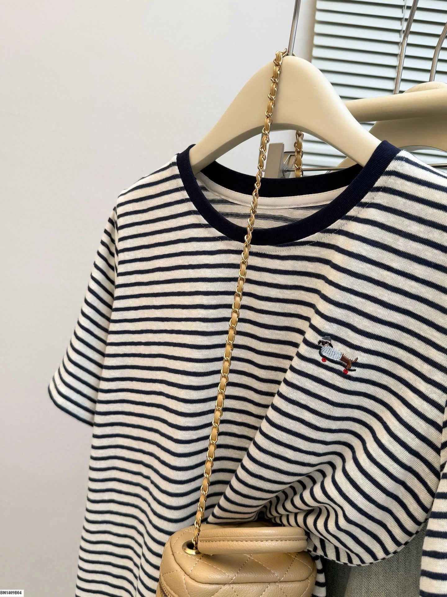 ÁO THUN KẺ THÊU CÚN