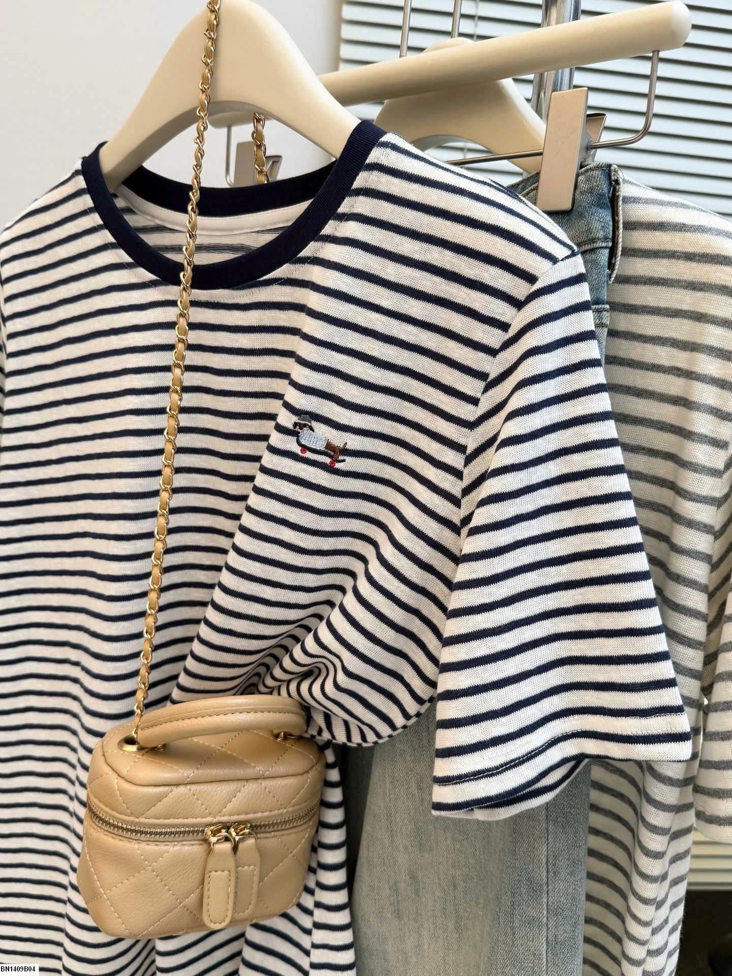 ÁO THUN KẺ THÊU CÚN