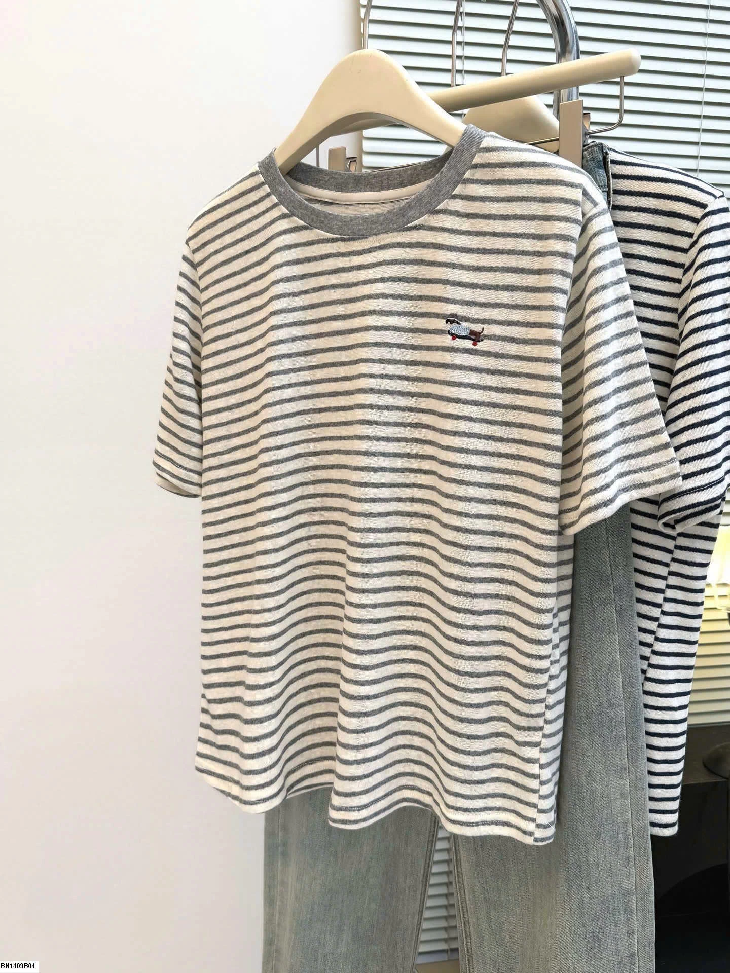 ÁO THUN KẺ THÊU CÚN