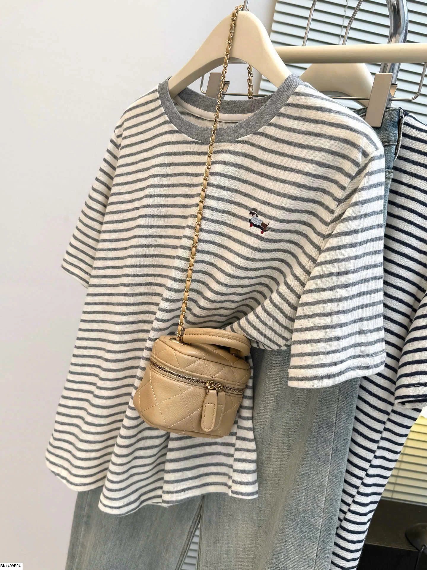 ÁO THUN KẺ THÊU CÚN