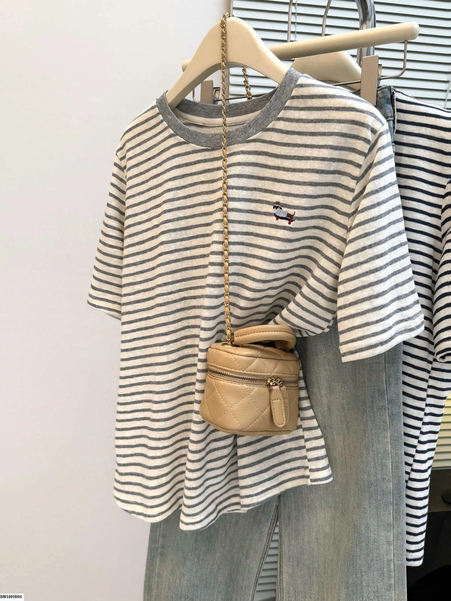 ÁO THUN KẺ THÊU CÚN