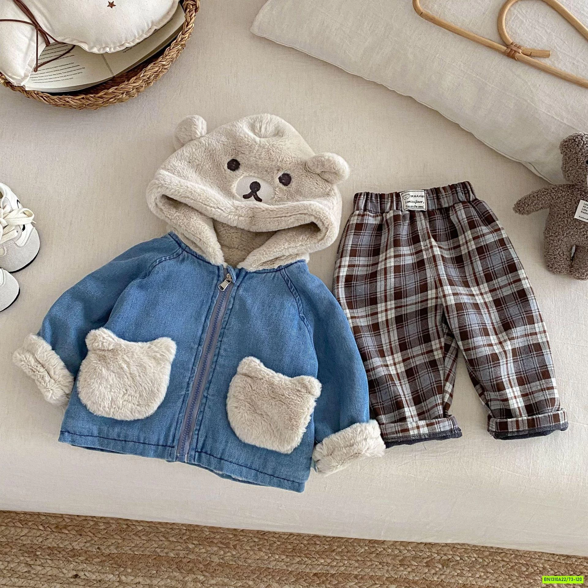 KHOÁC JEANS LÓT LÔNG MŨ GẤU