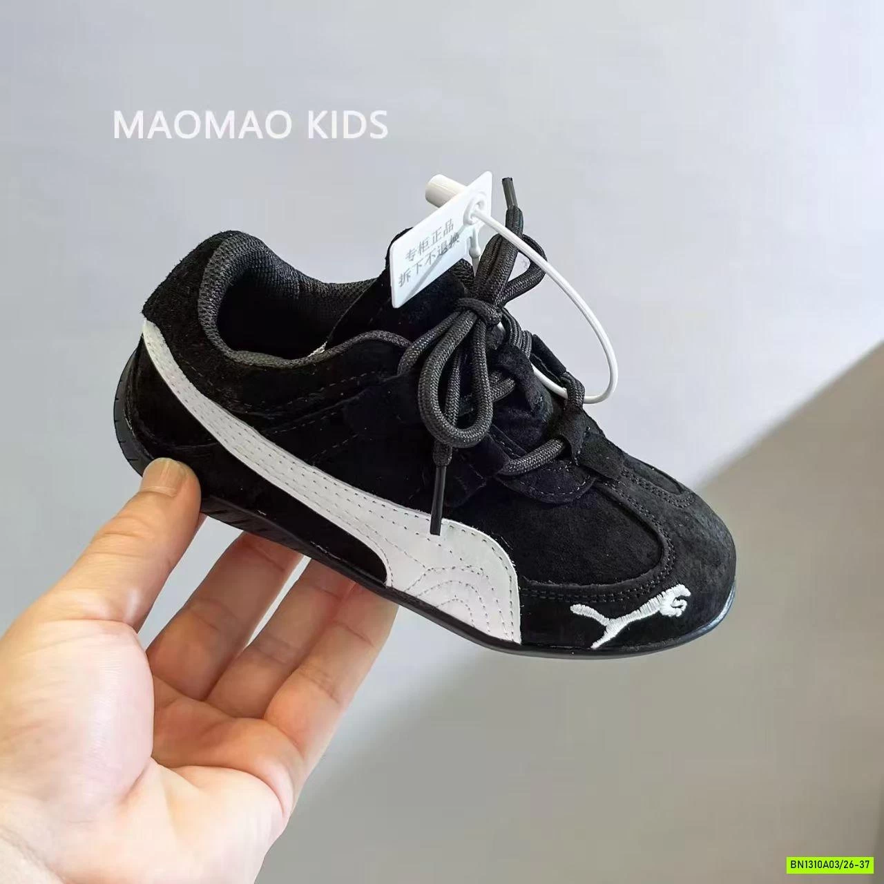 GIÀY THỂ THAO THÊU LOGO