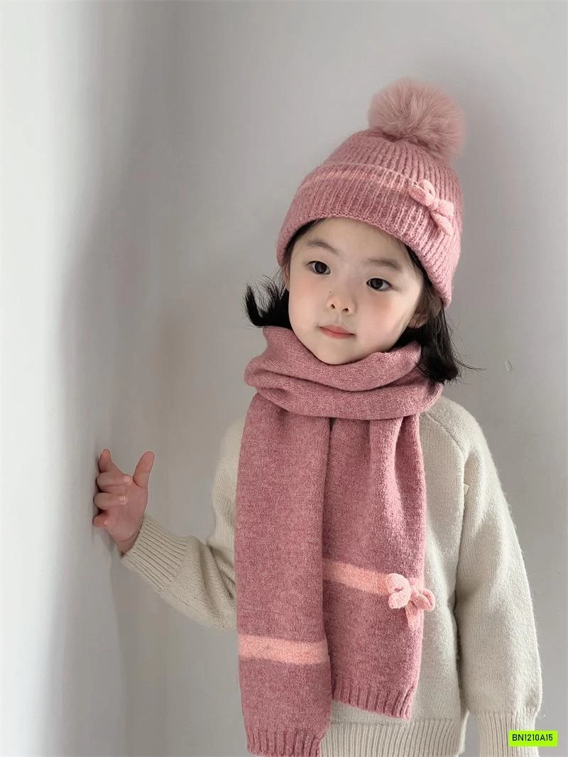 SÉT KHĂN + MŨ LEN GẮN HOA DỄ THƯƠNG