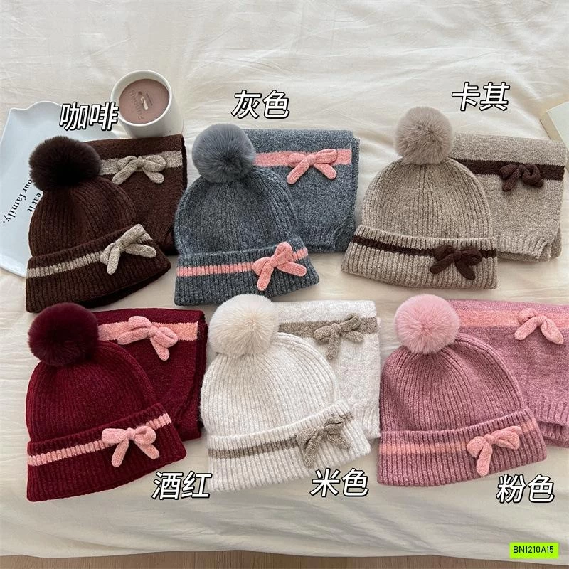 SÉT KHĂN + MŨ LEN GẮN HOA DỄ THƯƠNG