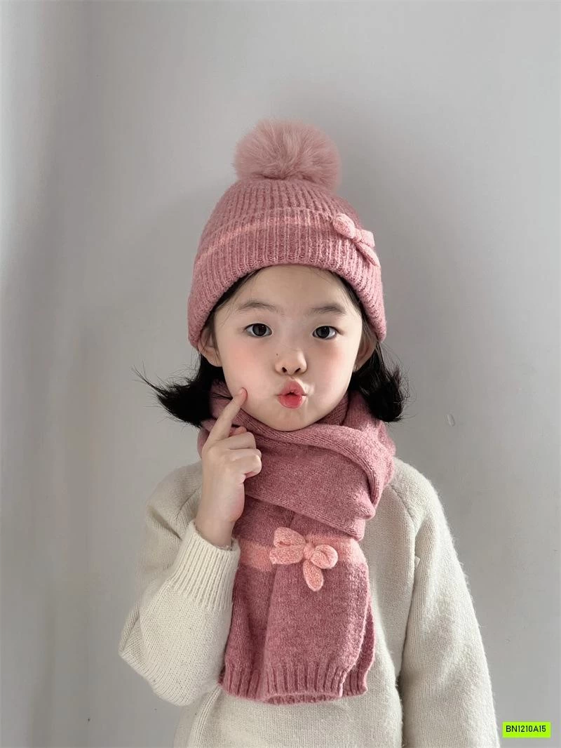 SÉT KHĂN + MŨ LEN GẮN HOA DỄ THƯƠNG