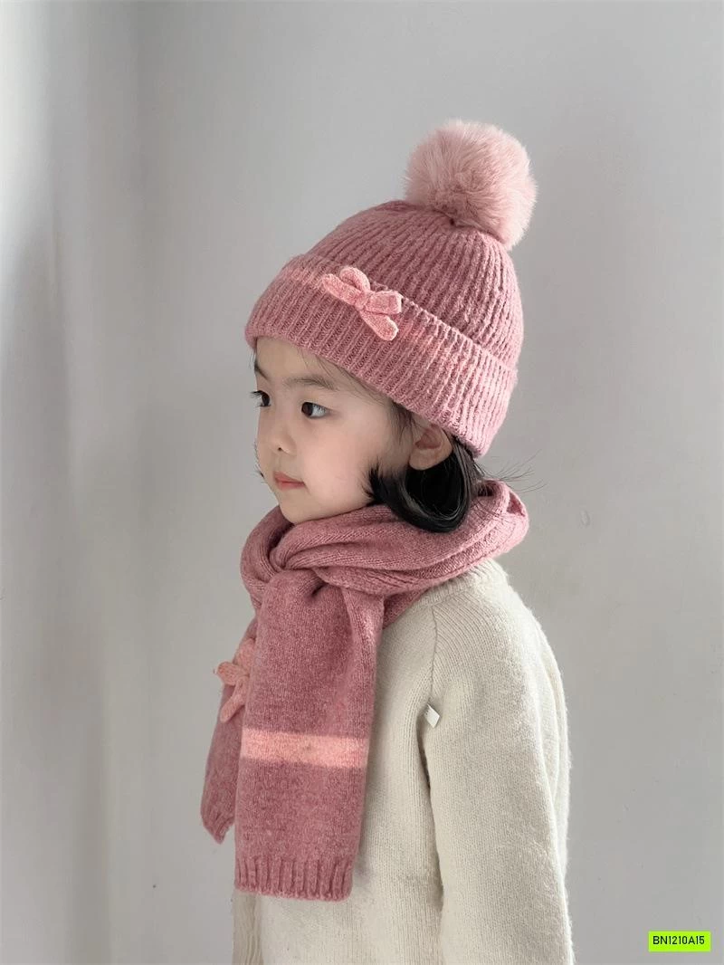 SÉT KHĂN + MŨ LEN GẮN HOA DỄ THƯƠNG