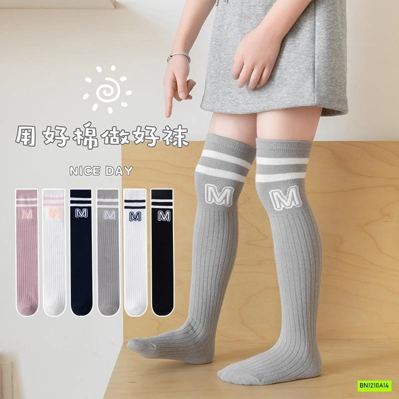 TẤT NGANG GỐI CHỮ M NỮ SINH