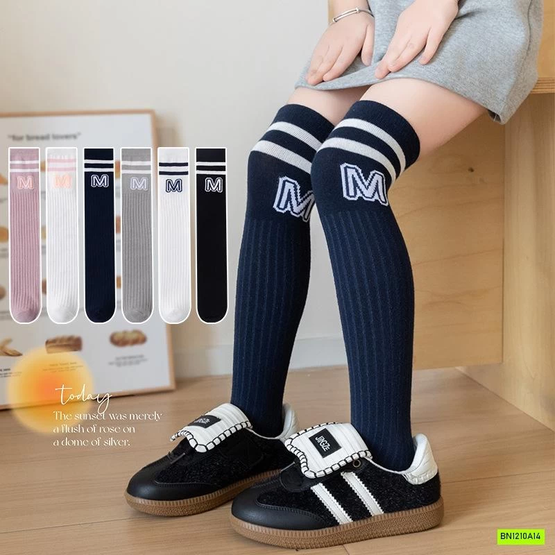 TẤT NGANG GỐI CHỮ M NỮ SINH