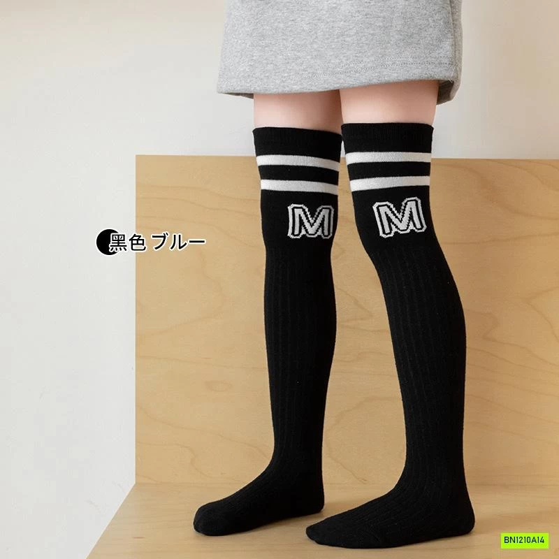 TẤT NGANG GỐI CHỮ M NỮ SINH