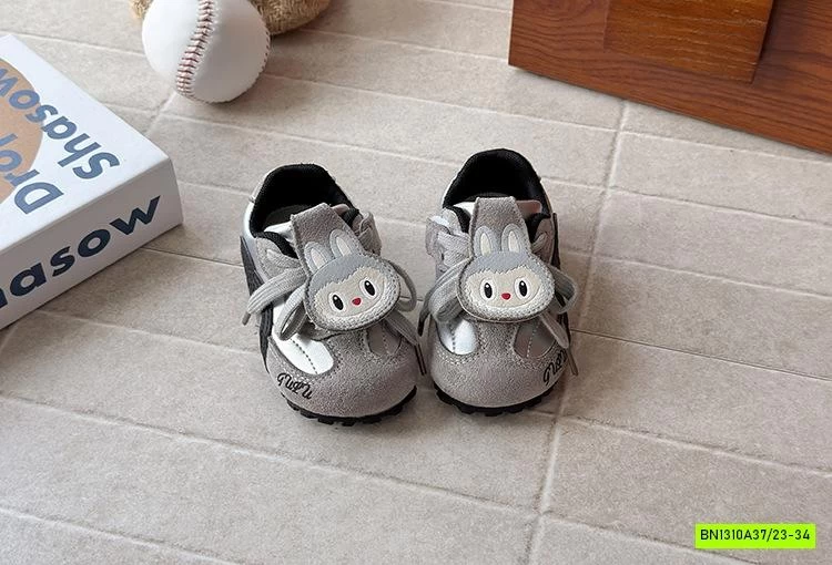 GIÀY THỂ THAO GẮN LABUBU