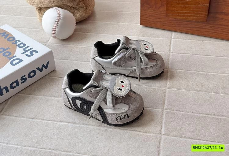 GIÀY THỂ THAO GẮN LABUBU