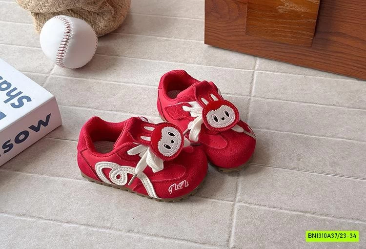 GIÀY THỂ THAO GẮN LABUBU