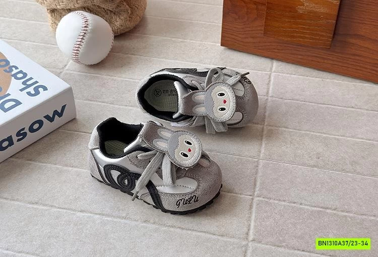 GIÀY THỂ THAO GẮN LABUBU