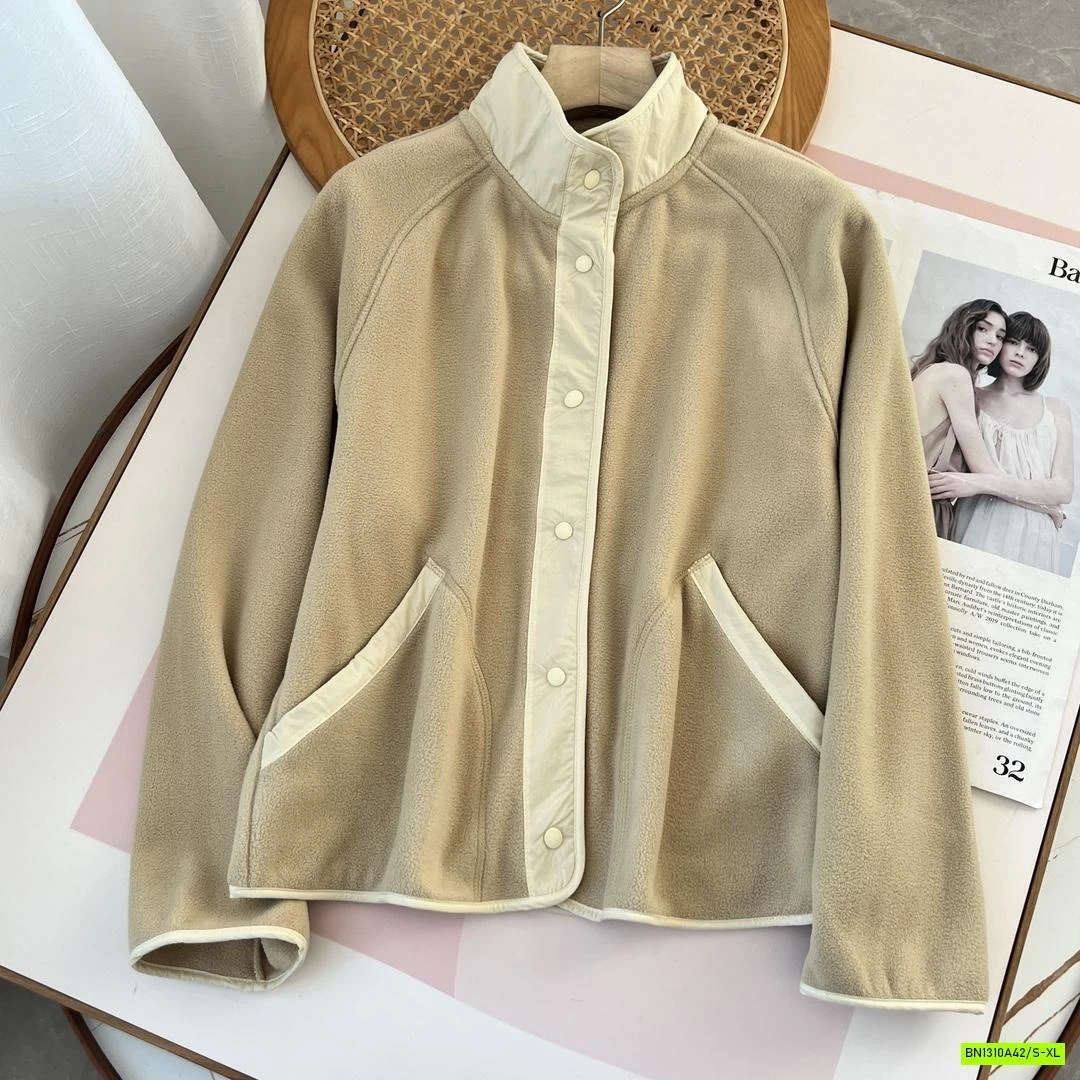 KHOÁC NỈ PHỐI MÀU VIỀN