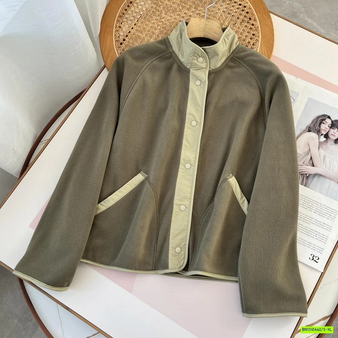 KHOÁC NỈ PHỐI MÀU VIỀN