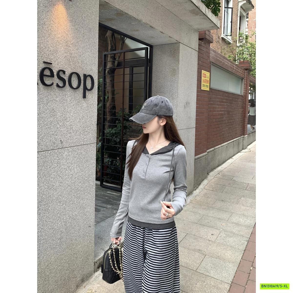 ÁO NỈ CÚC NGỰC LIỀN MŨ