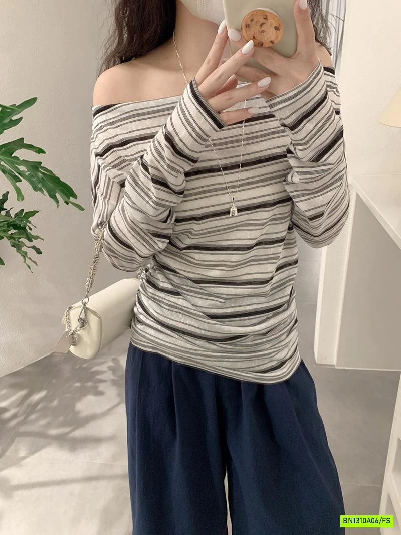 MONTOGHI DỆT KẺ TRỄ VAI