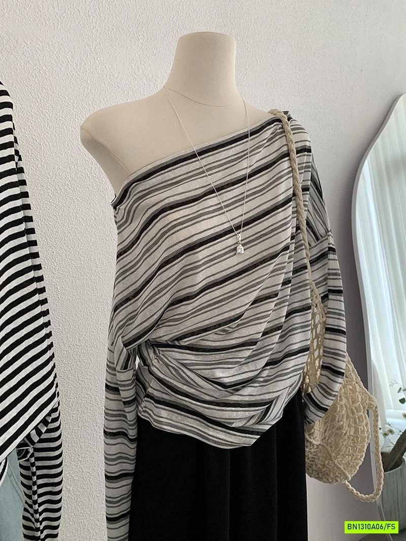 MONTOGHI DỆT KẺ TRỄ VAI