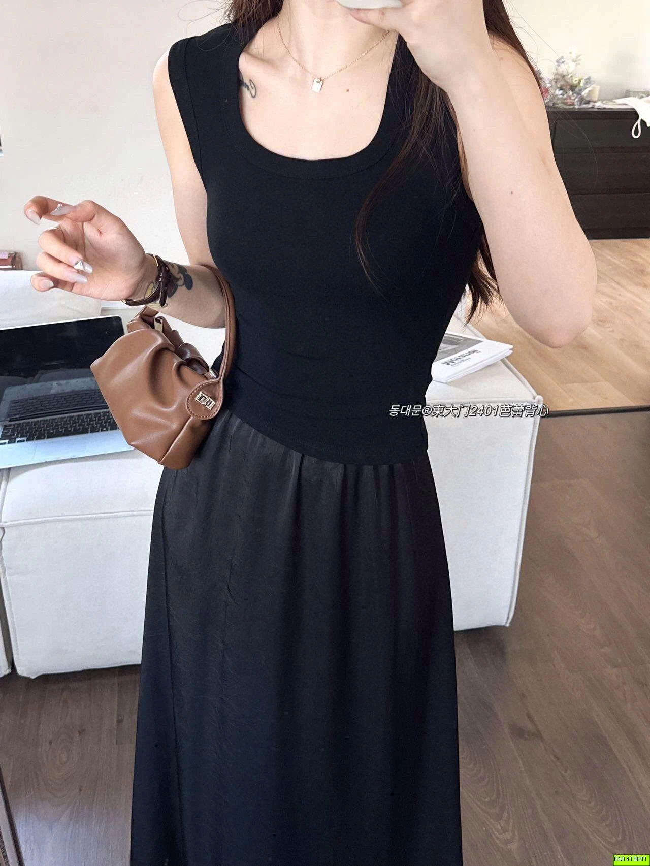 ÁO SÁT NÁCH CỔ U KÈM BRA